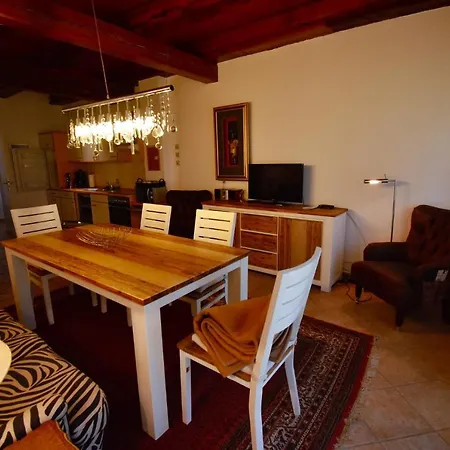 Ferienwohnung 6 Im Gutshaus Losentitz * Garz (Rugen)