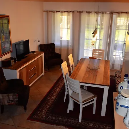 Apartament Ferienwohnung 6 Im Gutshaus Losentitz Garz (Rugen)